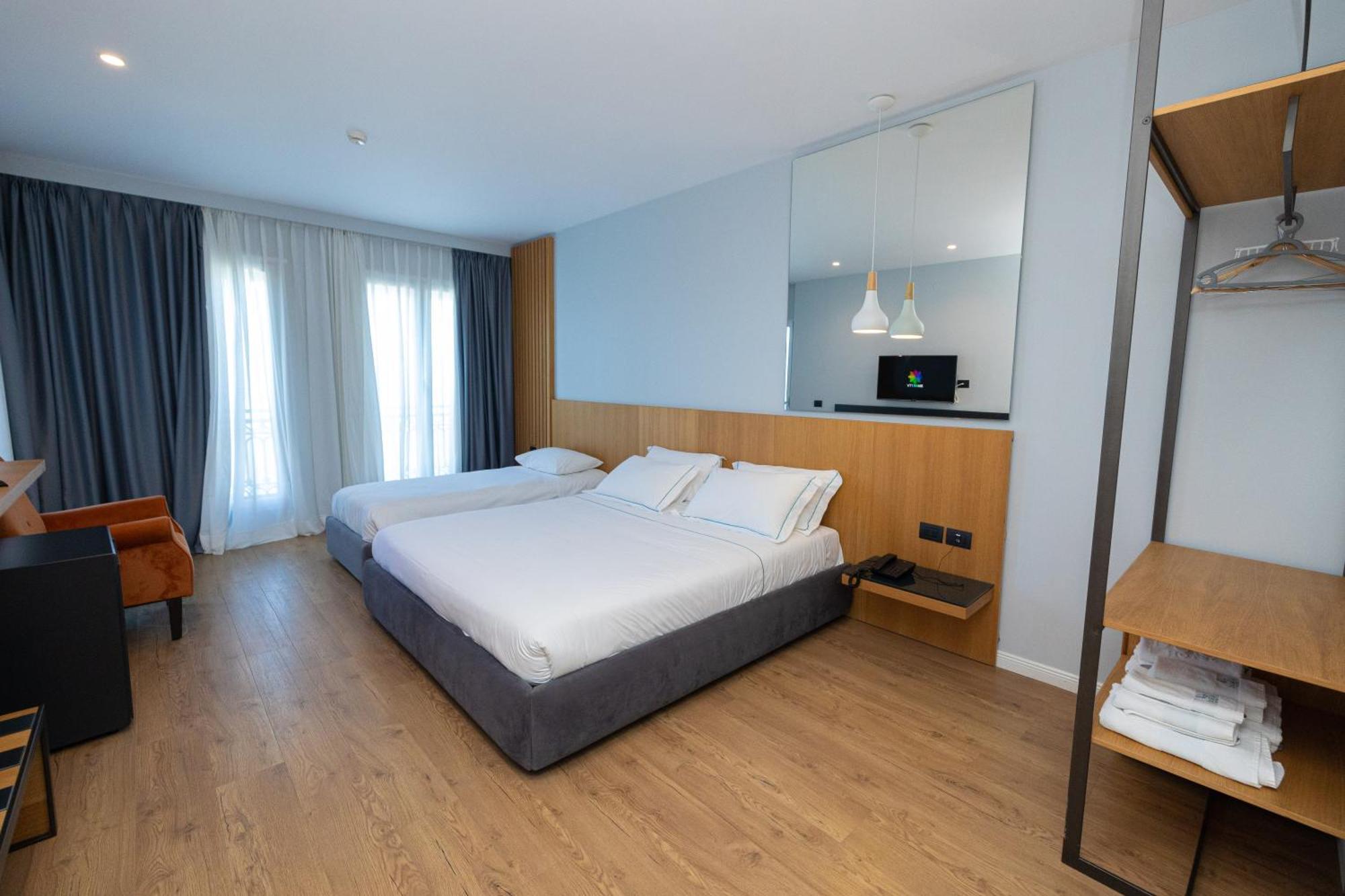 Duka Hotel Vlorë Exteriér fotografie